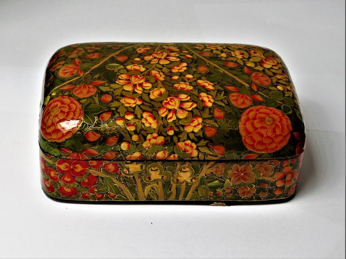 Vintage lacquered wood jewelry box from India, handmade decorative box #homedecor #FestiveEtsyFinds #AmazingFunVintage #etsyfinds #funstuff #giftsforher #decoration #interiorDesign #giftsidea

 elementsdeco.etsy.com/listing/837755…