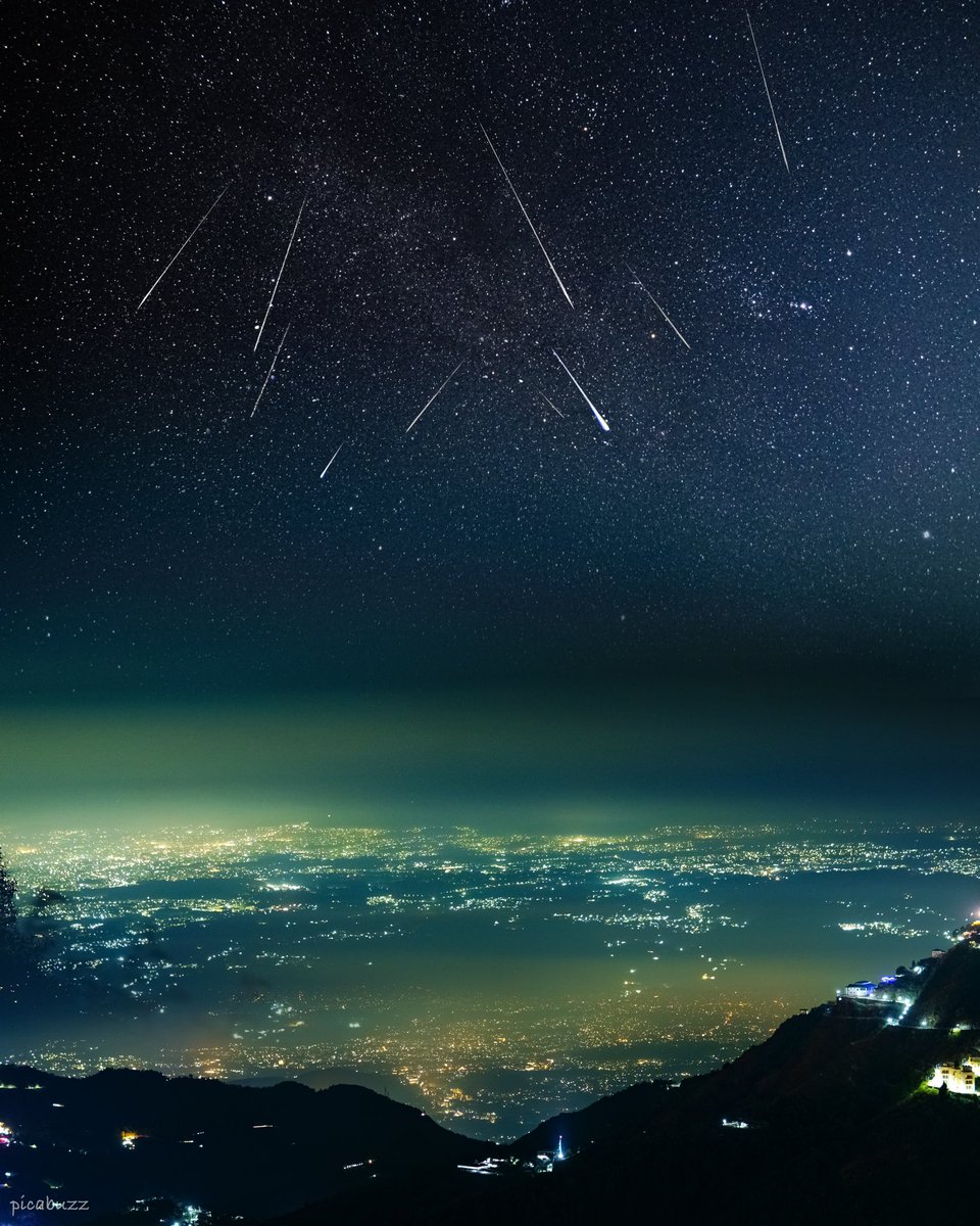 picabuzz's tweet image. Geminids Meteor ☄️ Shower 

#GeminidsMeteorShower #geminids #picabuzz
