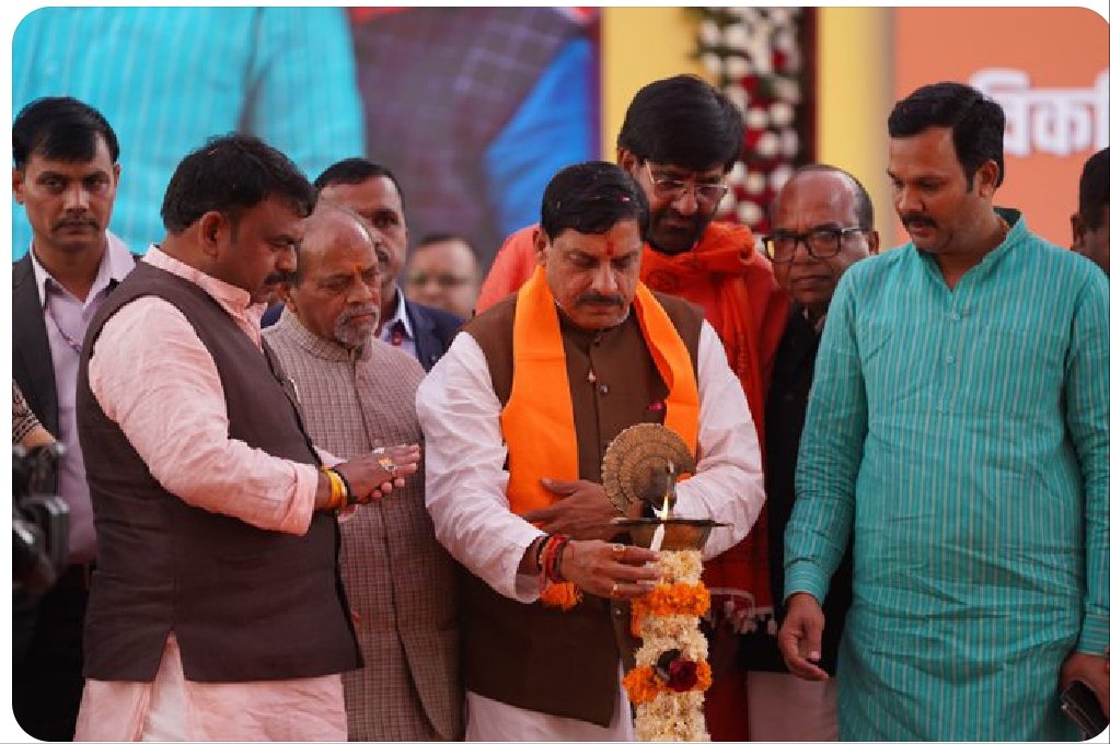 उज्जैन का कोने-कोने नए मुख्यमंत्री डॉ. मोहन यादव के स्वागत के लिए उत्सुक है।
बाबा महाकाल की नगरी से सनातन का नया सूर्योदय हो रहा है। #महाकाल_के_मोहन  <a href="/DrMohanYadav51/">Dr Mohan Yadav</a>