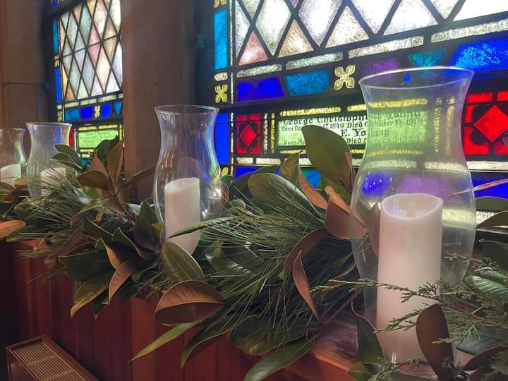 pcusabingewatch's tweet photo. First Presbyterian #Clinton #SouthCarolina
Hanging of the Greens 2023, church is dressed and ready for the Advent season. 
#stainedglassSaturday
#Presbyterian #pcusa #Advent #stainedglass #StainedGlassart #Christmas2023 https://t.co/7jeVhvka6z