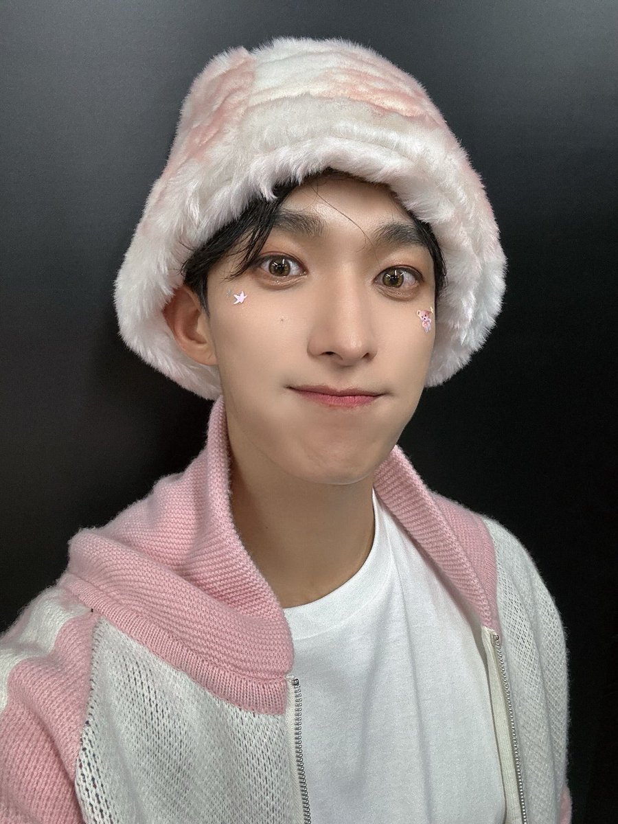 pledis_17 tweet picture