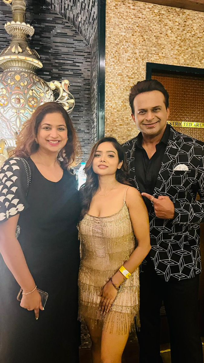 Last night at my loveliest sister Manisha Rani's celebration party for 10 million Insta followers ❤️

So proud of your journey!

You have all the love and blessings of Neha &amp; me. ALWAYS!

Always there for you no matter what happens in life! Keep on shining! Congratulations 🥳🥳