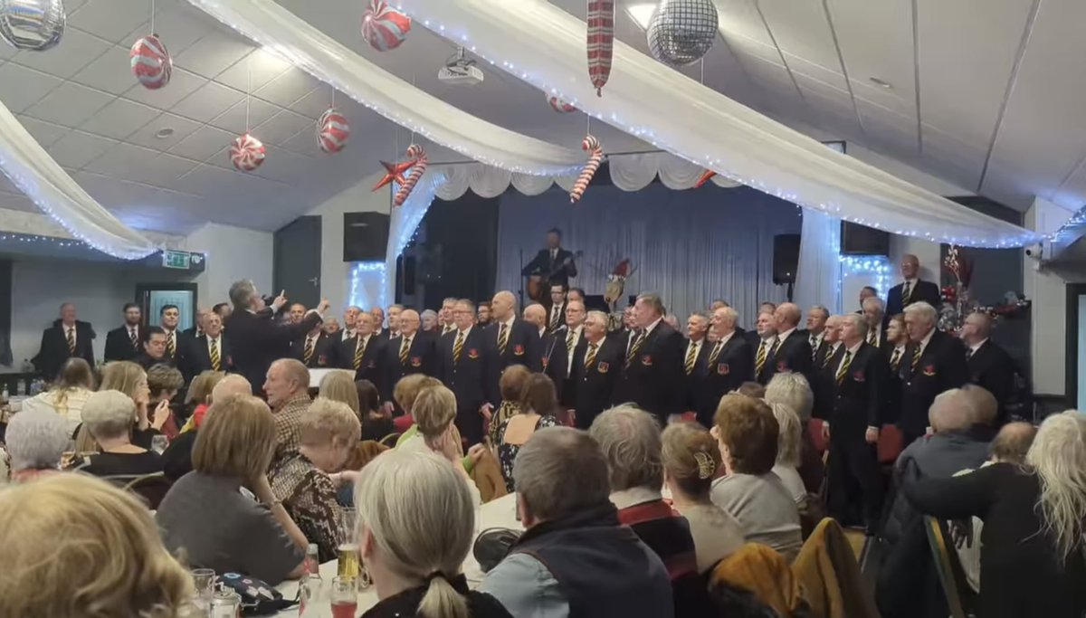 An excellent night was had by all at Pentre Comrades Club last night. A standing ovation for the choir from the sell-out audience. Merry Christmas all! See you in 2024. 🎄🎅🎶🏴󠁧󠁢󠁷󠁬󠁳󠁿