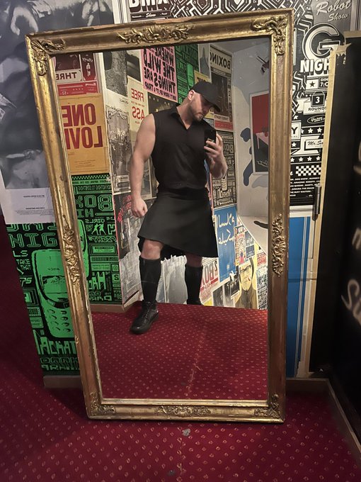 Going through my kilt phrase - brb 🖤 https://t.co/7YeiOMjJBt<a href="/tag/edinburghfringe"class="tags"><span>#edinburghfringe</span></a>