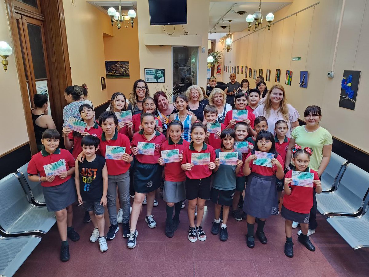 stmavellaneda's tweet photo. MUESTRA DE ARTE DE ALUMNOS DE NUESTRO COLEGIO:

Inauguración de la Muestra de Arte en nuestra Obra Social, espacio que coordina el escultor Hugo Ciciro, con la presencia de nuestro Secretario General @herdoval y Comisión Directiva. Estuvieron presentes autoridades del @NSA_STMA. https://t.co/QyXimFf9Iq