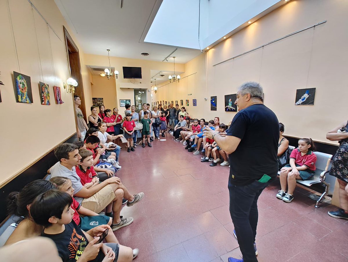 stmavellaneda's tweet photo. MUESTRA DE ARTE DE ALUMNOS DE NUESTRO COLEGIO:

Inauguración de la Muestra de Arte en nuestra Obra Social, espacio que coordina el escultor Hugo Ciciro, con la presencia de nuestro Secretario General @herdoval y Comisión Directiva. Estuvieron presentes autoridades del @NSA_STMA. https://t.co/QyXimFf9Iq