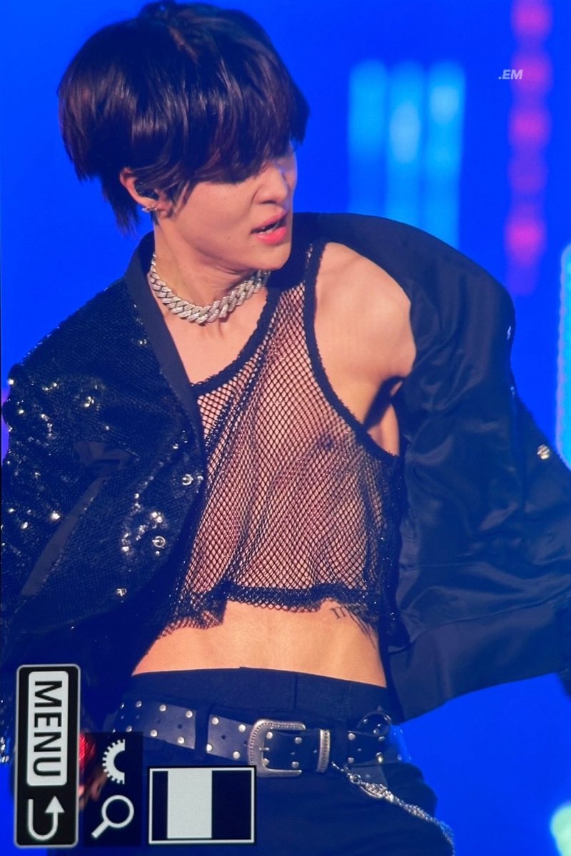 jihoonfilter_'s tweet photo. WHAT IN THE WORLD https://t.co/5Hg3gwlxO9