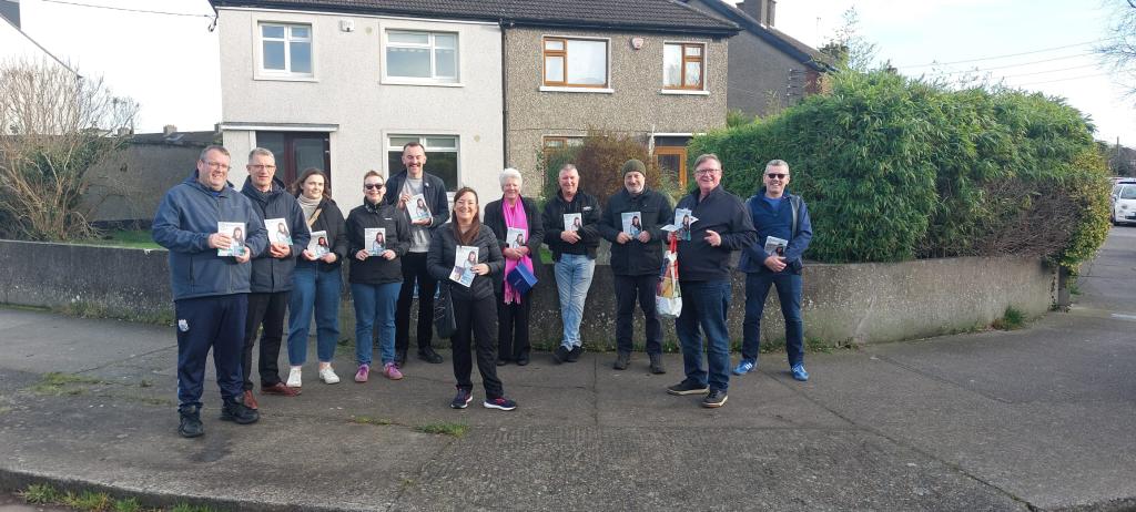 Big crowd out for @NatalieTreacySF this morning Lovely morning to finish up before Christmas 😎🎅🤶