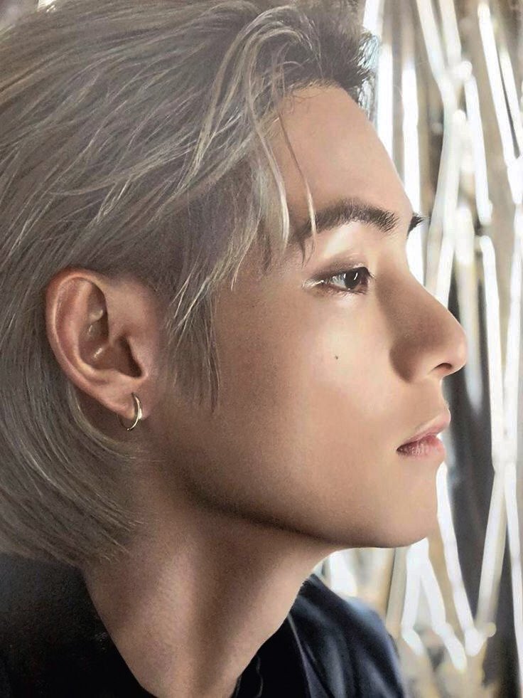 Taehyungimpact's tweet photo. Kim taehyung literally has the prettiest side profile ✨ https://t.co/AlyVyqa6Dd