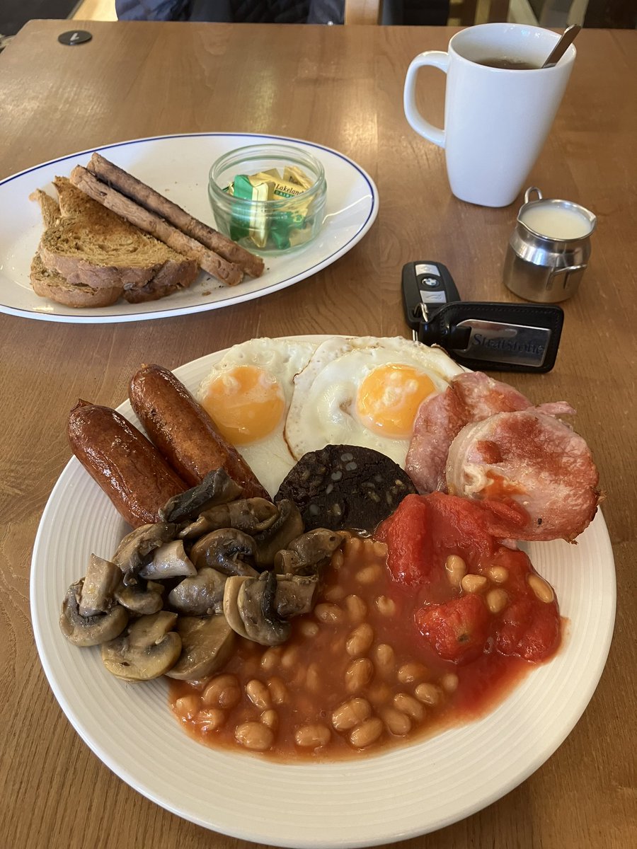 First driving outing since breaking my wrist 7 weeks ago😊. Huge relief! Lovely sunshine on a run out to Cleobury Mortimer for breakfast at my favourite cafe.