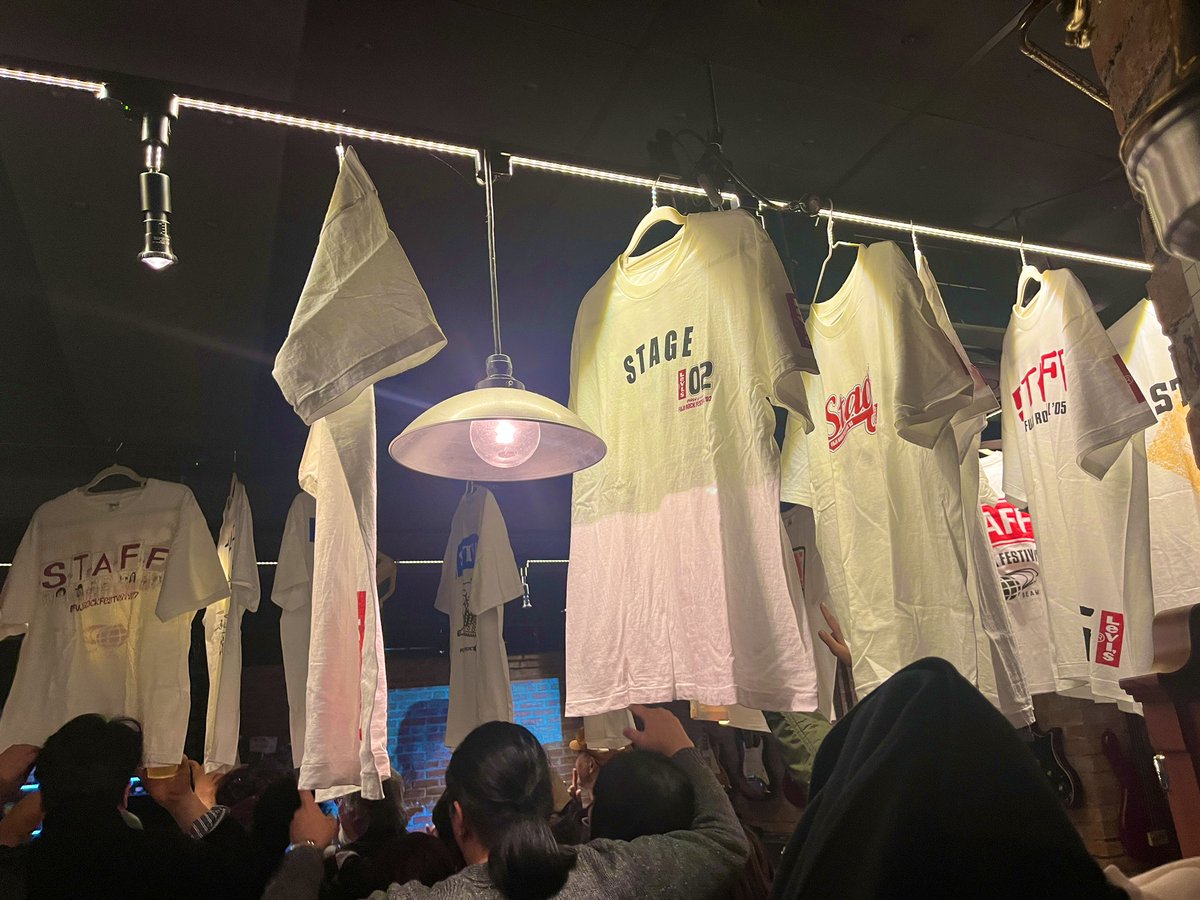 re_masterpeace's tweet photo. フジロックBar@galleryに来ました。23年間皆勤スタッフTが圧巻です！ https://t.co/1Y1Kkarx40