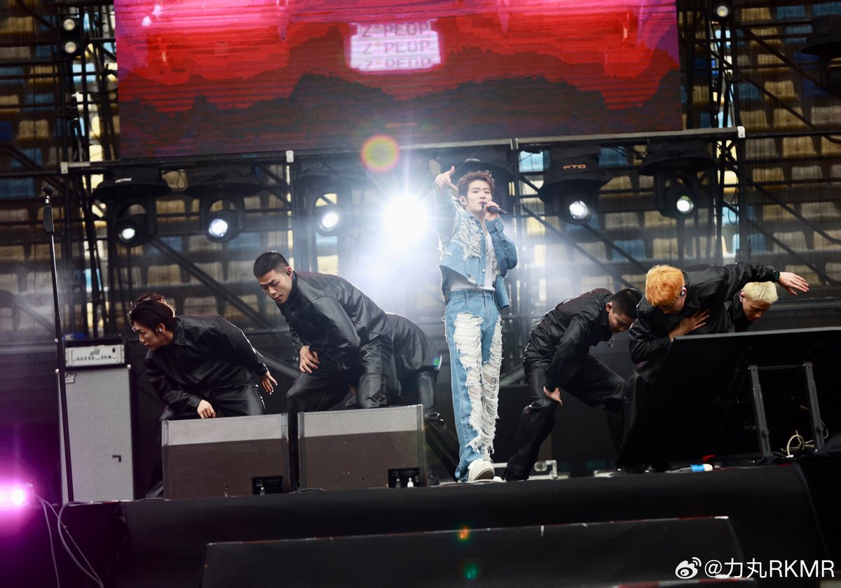 sasmallworld's tweet photo. [WEIBO] 20231216 #Rikimaru #力丸 x Star Domain Music Festival in Guangxi

(2/3)

“Lần đầu đến Ngô Châu! ! ! Hôm nay trời rất lạnh nhưng các bạn vẫn nhiệt tình quá ❤️‍🔥 Hãy tận hưởng nhé 🎤”

🔗 https://t.co/dafI2nQrYI

#RikimaruChikada #近田力丸 https://t.co/1tMsMtkNag