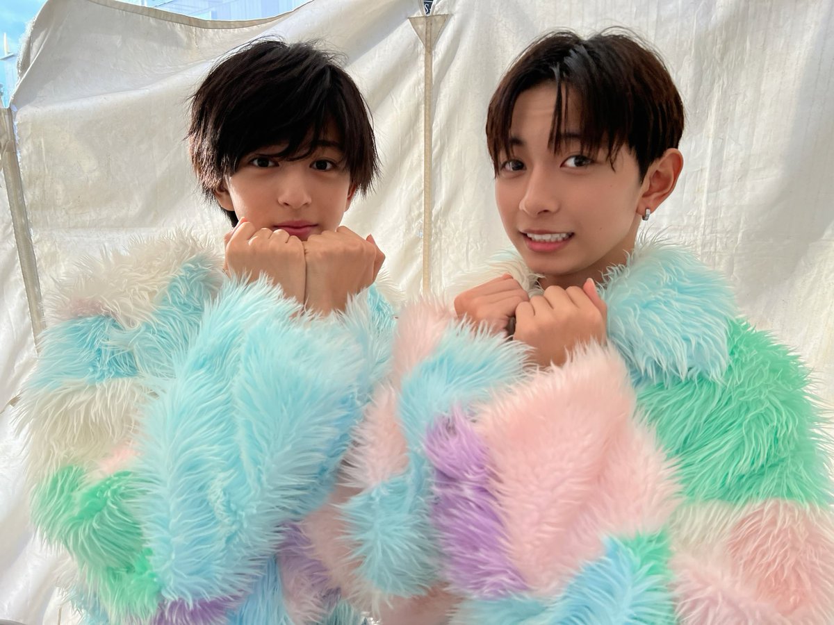 本日の限定ポーズはこちら📸 ツーショット:ファンサポーズ(It's party