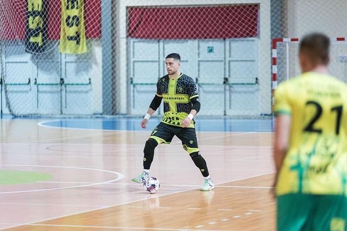 robertogozi22's tweet photo. Terminamos a primeira parte em nosso campeonato. Muito duro,mas conseguimos nosso objetivo e terminamos em 1º 🥇,campeão de inverno . Agora um pequeno descanso e voltaremos mais fortes para nossos objetivos finais.🙏🏻💪🏻💚💛 https://t.co/uvsuI2ETwy