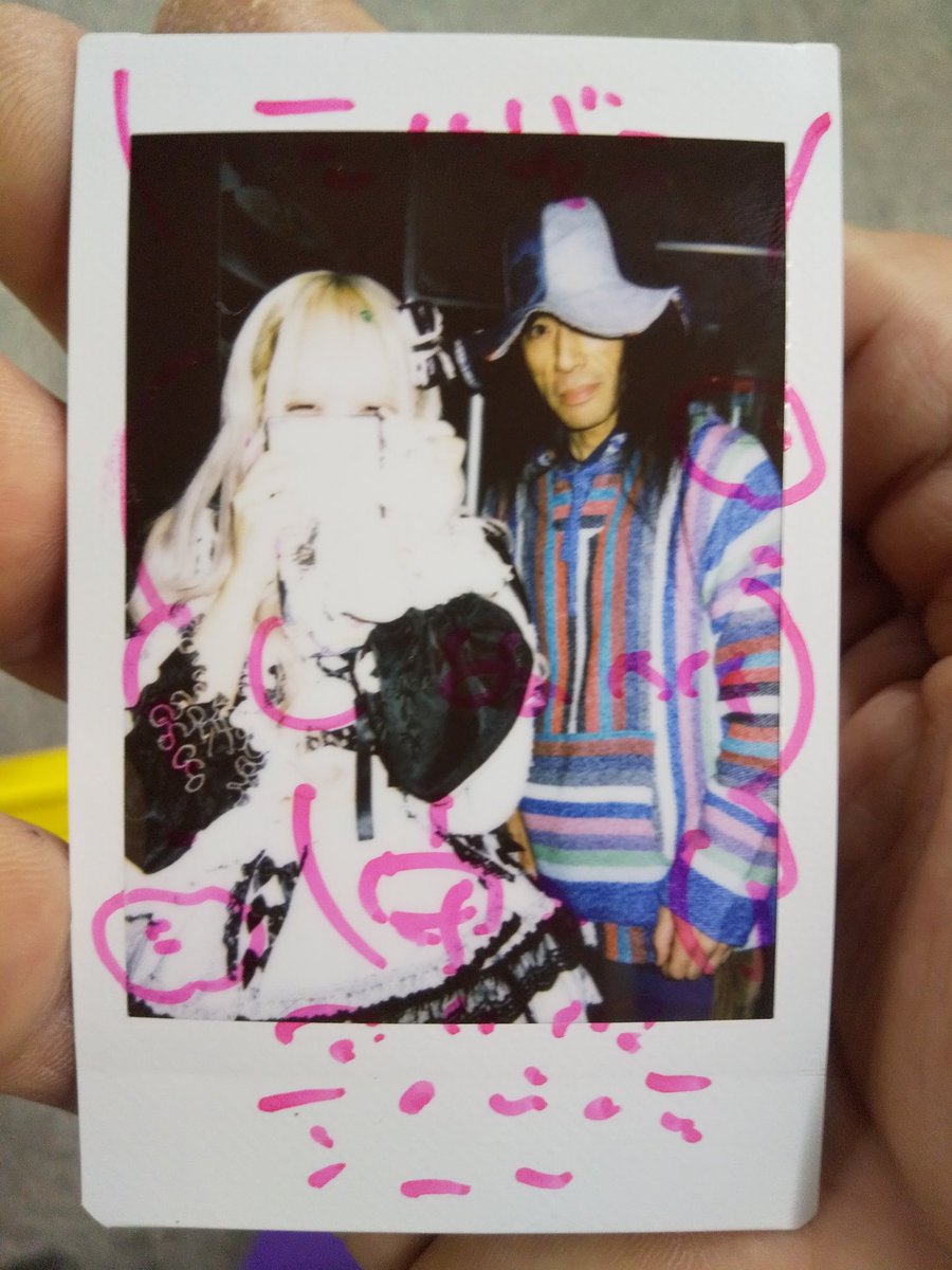 osu_silver's tweet photo. 2023年12月16日
サンシャインサカエ２部
 #みうみお との初チェキである。
  #神楽みお  #砂糖みう https://t.co/uXecqNeLho