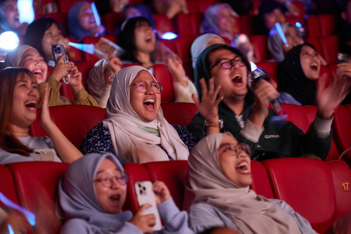 GSCinemas's tweet photo. 아주 AJU Nice ke tak? 😍 고맙다 "Gomabda" to every #CARATS 💎 who attended to SEVENTEEN TOUR 'FOLLOW' TO JAPAN: LIVE VIEWING concert 😘 Hope you all had a great time enjoying the show and singing along with #SEVENTEEN 😉

#SEVENTEENInCinemas #FOLLOW_LIVEVIEWING #Carat #SVT_TOUR_FOLLOW #FOLLOW #SEVENTEENTOUR #세븐틴