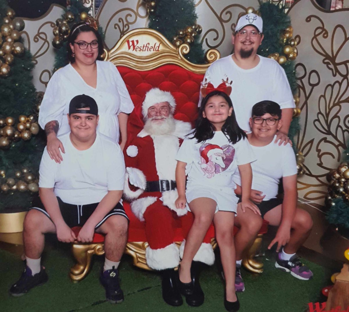 PhatCrumpet911's tweet photo. In other news tho...
Here is an amazing family Christmas photo for you all to enjoy...
Remember don't be afraid to be yourself and let people in and love you...
You will love yourself way more for it ♥️
#crumpy #family #santaphotos #love https://t.co/EZv9U7i3Te