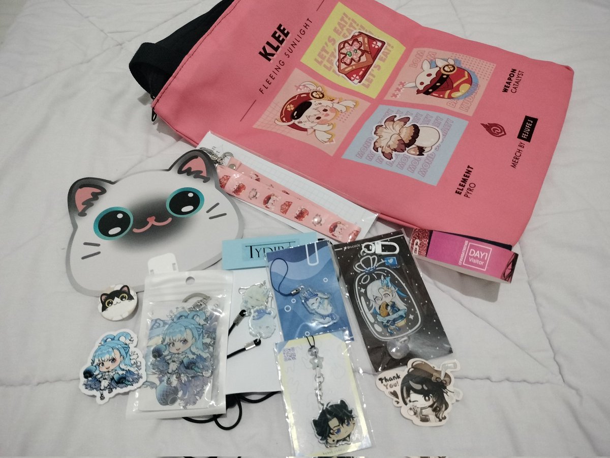 Zprin_'s tweet photo. First CF Haul!!
#cf17 #Comifuro17 https://t.co/MKaVhnZ3Pk