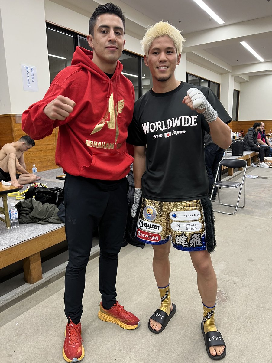 Kento_fft's tweet image. 2R逆転KOで勝ちました🔥
ヴィダレス選手流石GLORY1位ほんまに強かったです。
戦ってくれて日本に来てくれてありがとう！

この勢いでGLORYの王者に絶対になります。
これからも最強そして強さを目指して頑張るので期待と応援宜しくお願いします！
#RISE_WS2023