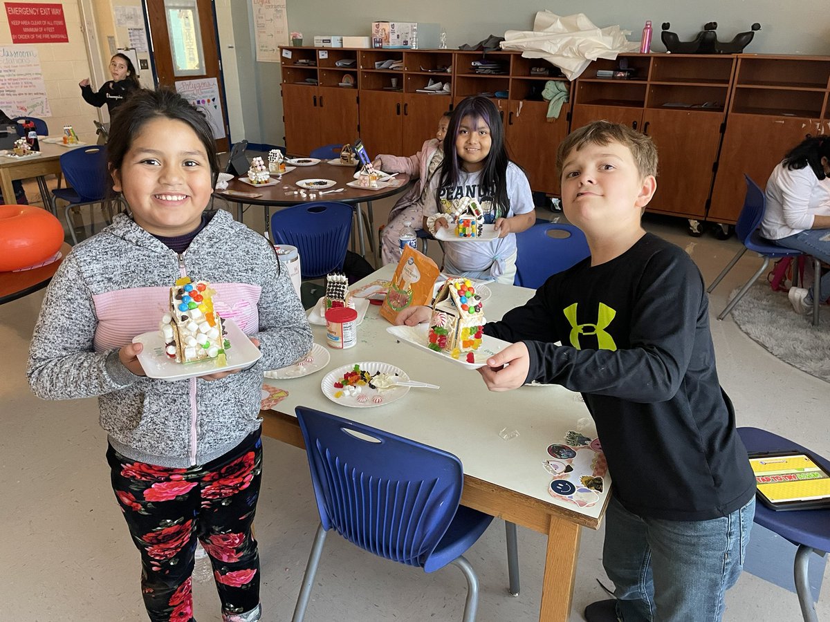 Mrs_BGunter's tweet photo. So much fun in third grade! Gingerbread houses for the win on a Friday afternoon! 💙🧡
#CEES #LearnGrowLead #gojackets #lexcs https://t.co/lmeCK6T3j8