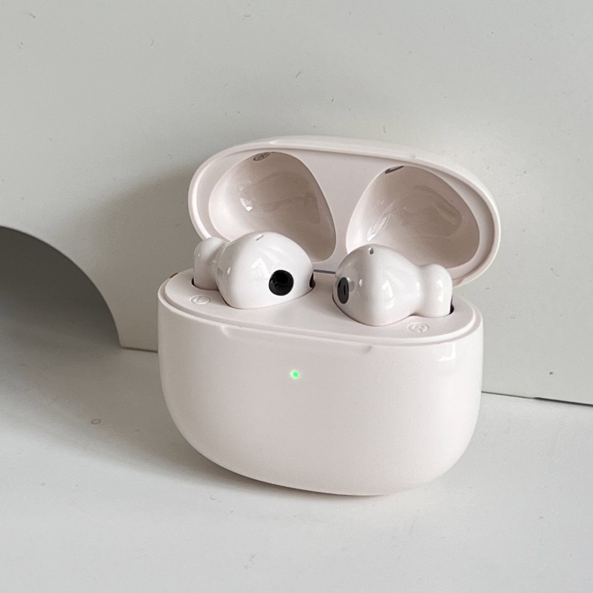 itfeelstory's tweet image. หูฟังที่คุ้มราคาที่สุดที่ซื้อในปีนี้ เสียงชัดละเอียด เบสดีมากก คนชอบฟังเพลงแบบเราคือแฮปปี้อะ มีระบบตัดเสียงรบกวน เหมาะกับคนขี้รำคาญ ไมค์ก็ดี คุยไลน์ใดๆ คือเสียงดีเลย คุ้มค่ามาก แบตอึด ป้ายยาเลยของ edifier ‘รีทวิตนี้มีแจก 1 รางวัล’ 🤍