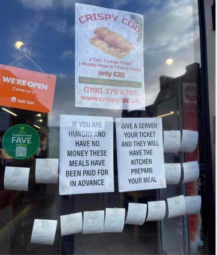 BeLuckyCabbie's tweet image. 🟧 𝐋𝐨𝐧𝐝𝐨𝐧 𝐓𝐚𝐱𝐢 𝐃𝐫𝐢𝐯𝐞𝐫𝐬 𝐒𝐭𝐞𝐩𝐩𝐢𝐧𝐠 𝐔𝐩 𝐓𝐨 𝐓𝐡𝐞 𝐏𝐥𝐚𝐭𝐞 𝐀𝐧𝐝 𝐅𝐞𝐞𝐝𝐢𝐧𝐠 𝐓𝐡𝐞 𝐇𝐮𝐧𝐠𝐫𝐲. 

Drivers from the London Taxi trade, who are regulars at Poppies fish and chips shop in Hanbury Street Spitalfields, have organised and are…