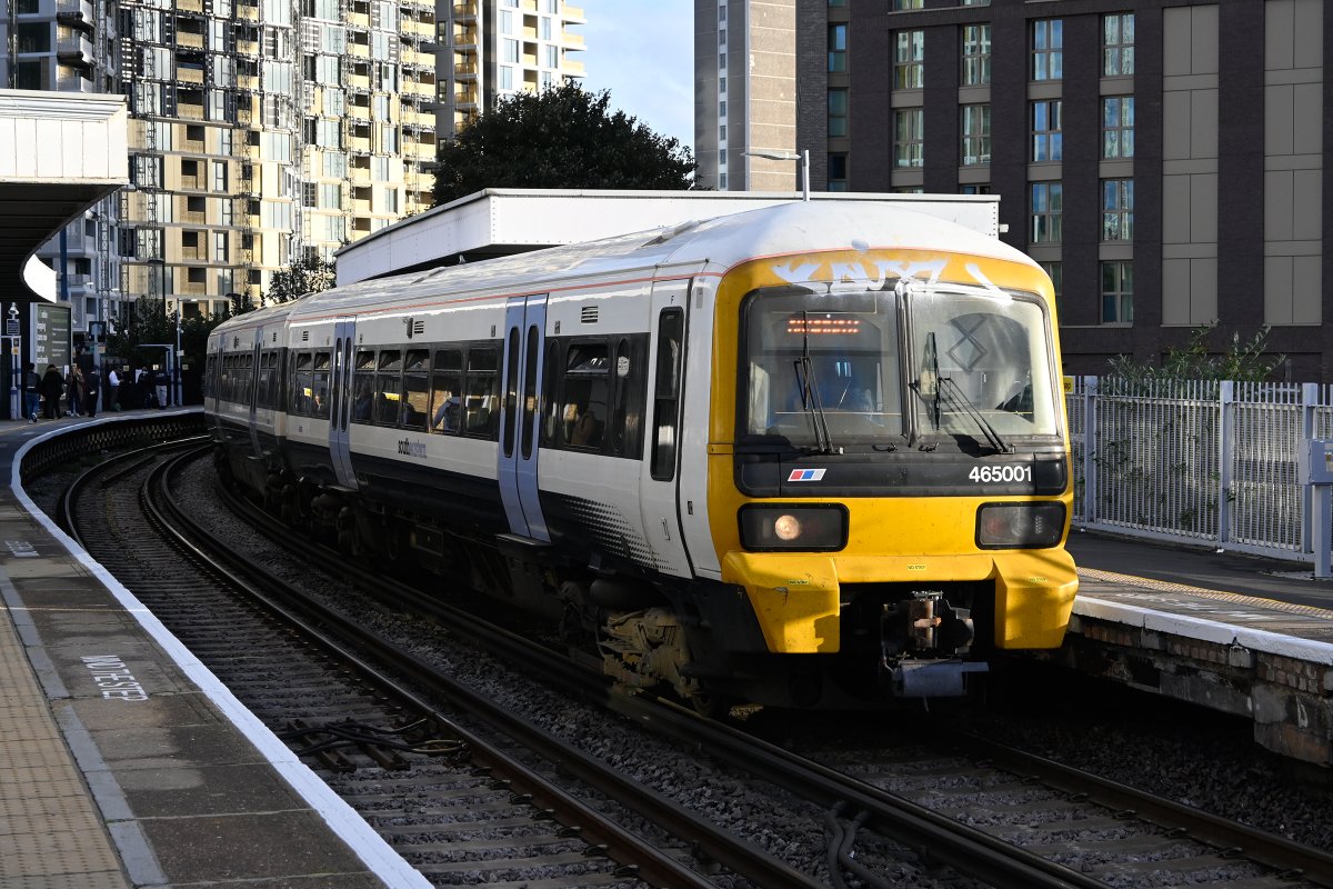 markus_blaser's tweet photo. @NSE_RailSociety Yes, I can help you out. I was lucky at the right time at the right spot. Lewisham, Oktober 13th. https://t.co/Ev6ECJc4Bo