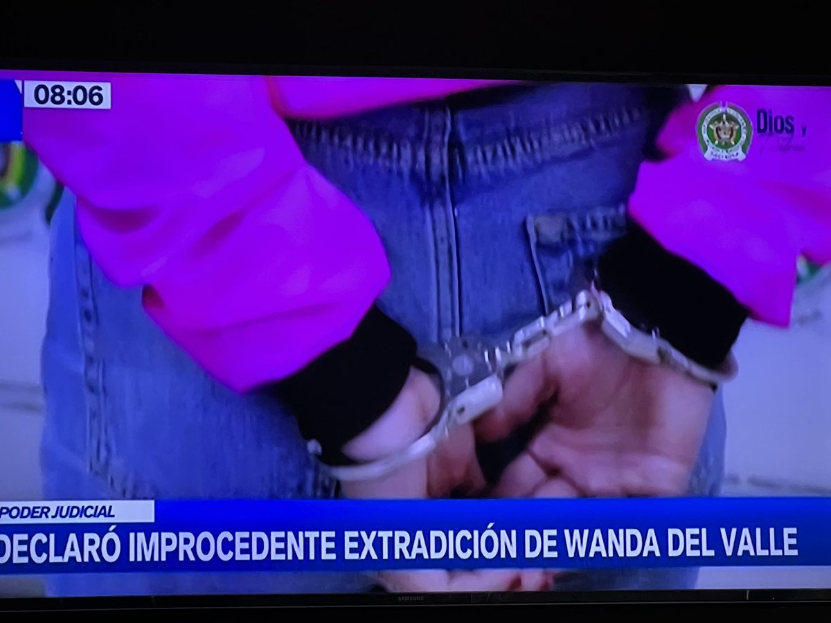 Juez….SI, juez  (peruano)
DECLARO IMPROCEDENTE LA EXTRADICIÓN d Wanda avezada delincuente pareja d Cris (otro avezado delincuente muerto durante su huida) q ofrece 40 mil dólares por la cabeza dl Crnl PNP Revoredo. O sea….Jueces y Fiscales se han declarado enemigos d la PNP