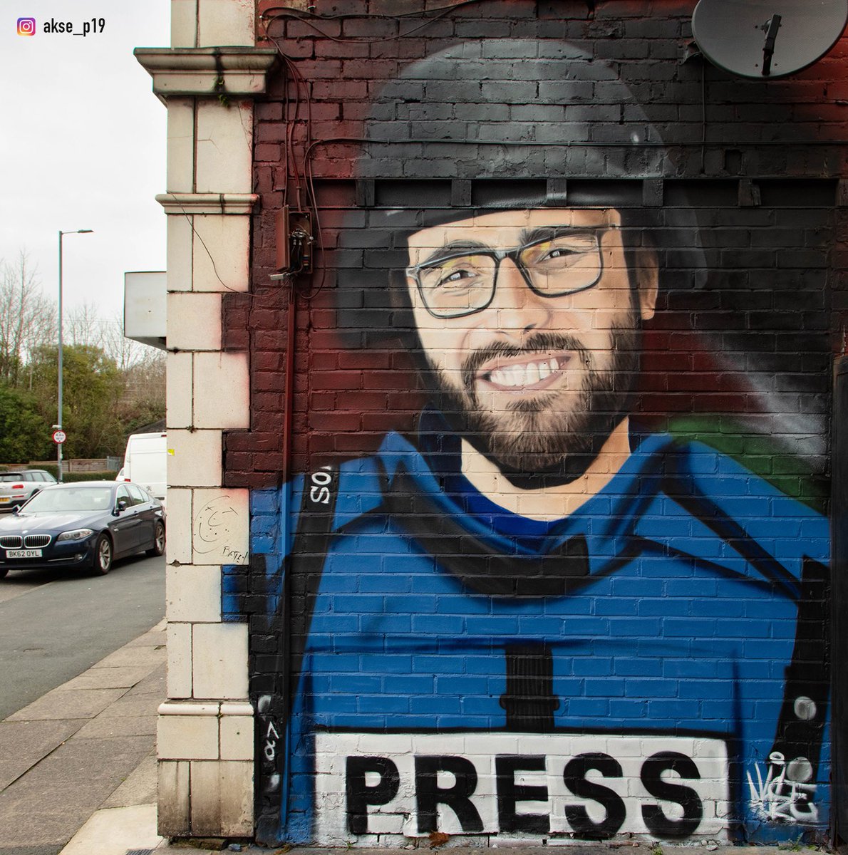 akse_mcr's tweet photo. Portrait of @azaizamotaz9 , photo-journalist in Gaza , painted in Burnage Manchester in collaboration with @BaityDidsbury ; this mural is dedicated to all journalists reporting from Gaza right now 🙏 #akse #manchester #gaza #motaz #freepalestine #ceasefirenow https://t.co/mJhfLYql2j