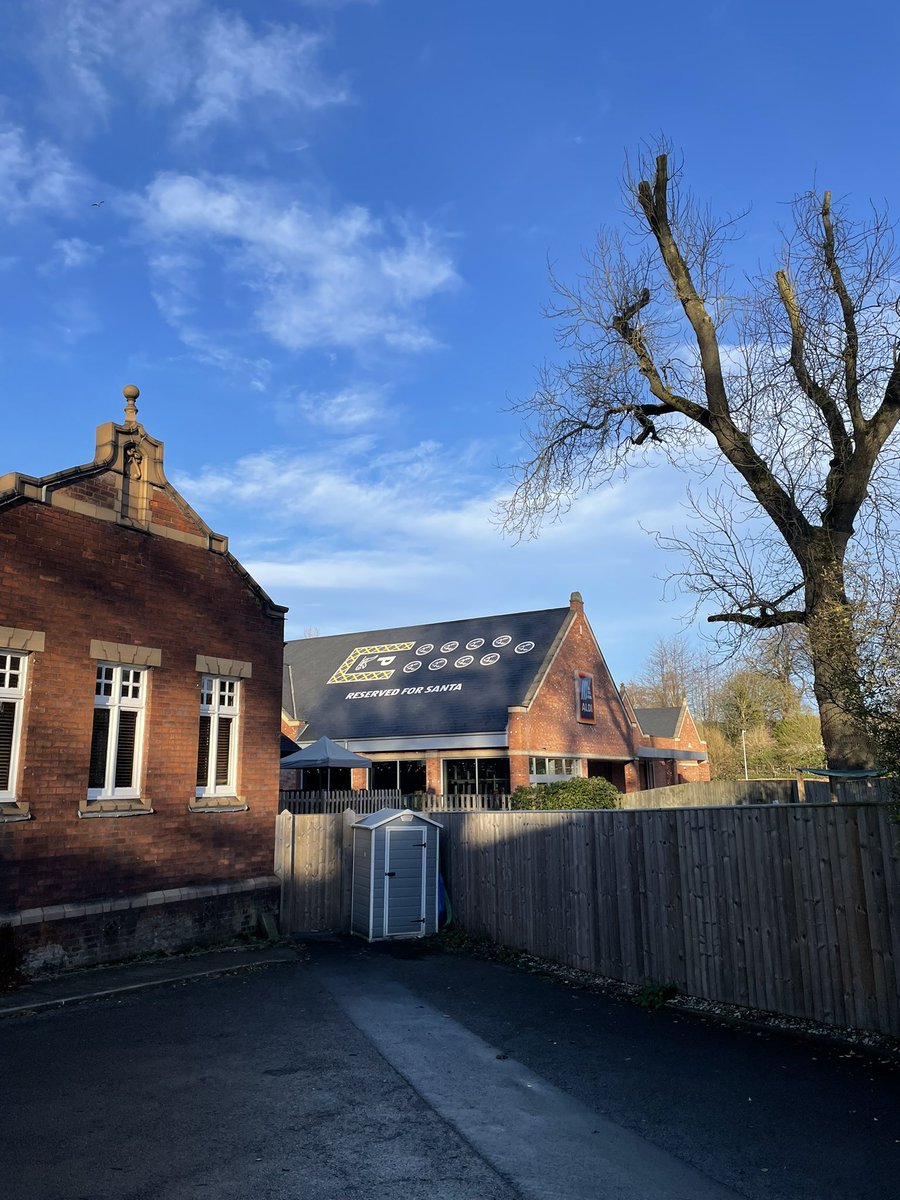 Looks like <a href="/AldiUK/">Aldi Stores UK</a> Knutsford are ready for 🎅🏻