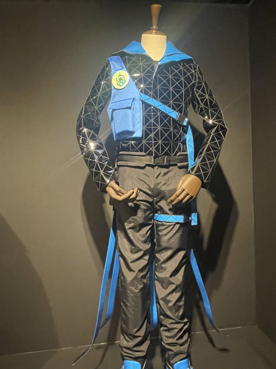 ツイステ展。何が笑ったってイデアの寮服、イグニハイド寮エンブレムの