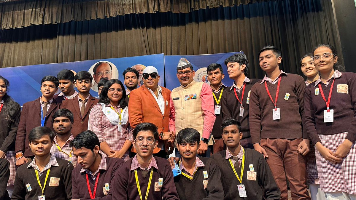 drumssivamani's tweet photo. The third edition of the National summit on leadership in positivity was an event to cherish.
Plenty of thoughts and ibest practises exchanged
#leadership #rhythmisgod https://t.co/xbfvtVwGnA