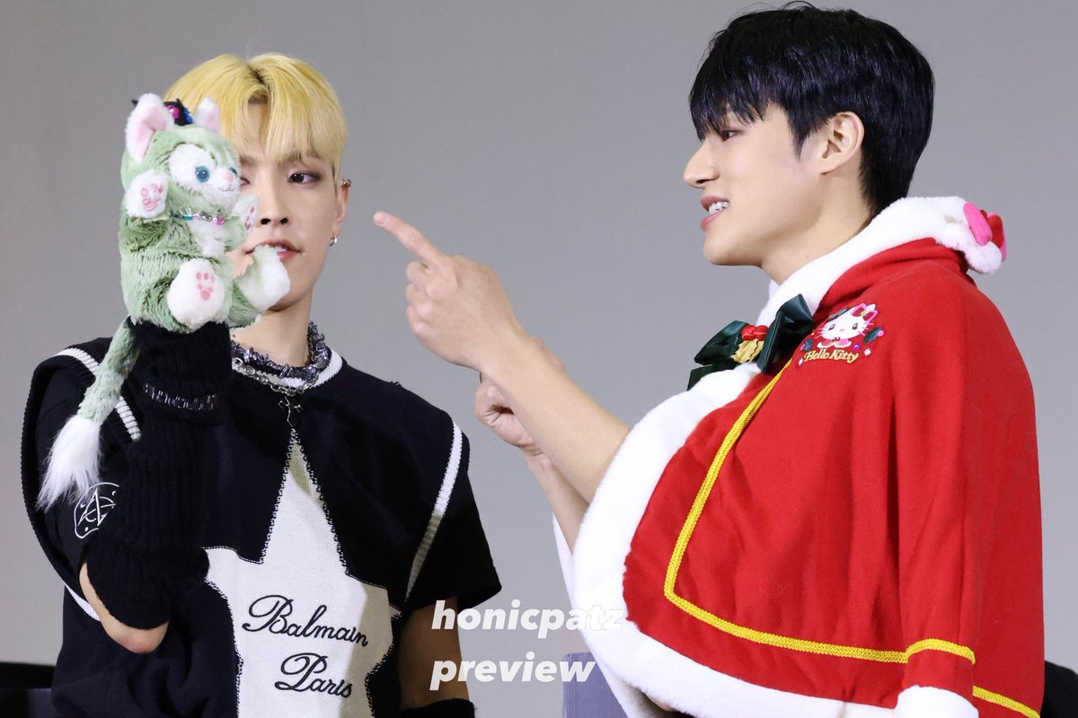 honicpatz's tweet photo. 📷231216 에버라인 대면 
EVERLINE ateez fansign

pre🦊🐿

#ATEEZ #에이티즈 #HONGJOONG 
#홍중  #김홍중  #wooyoung #우영 #정우영 
#토파즈 #topaz https://t.co/uXpW6iWDD9