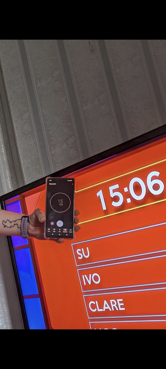 So we're watching last night's #HouseofGames with <a href="/tomorrows_dream/">Neil Ainger</a> and this just happened...I'm irrationally ecstatic. <a href="/richardosman/">Richard Osman</a> Can I have two points please?