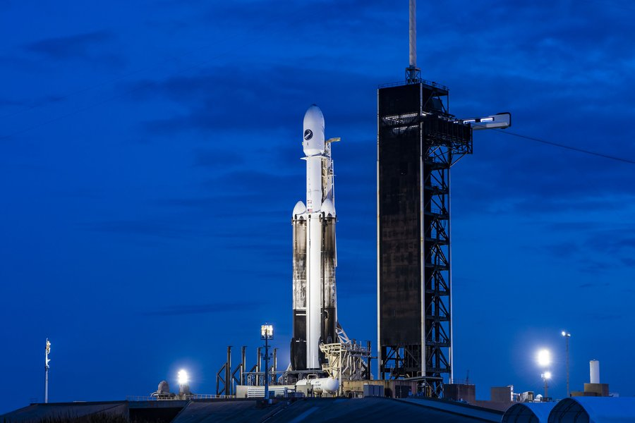 NasaITA's tweet photo. #SpaceX punta ora a non prima di giovedì 28 dicembre per il lancio di un #FalconHeavy con la missioneper la Space Force #USSF52 dalla piattaforma di lancio 39A del #KennedySpaceCenter, in #Florida.

👉 Segui @NasaITA https://t.co/pReMsRyb9F