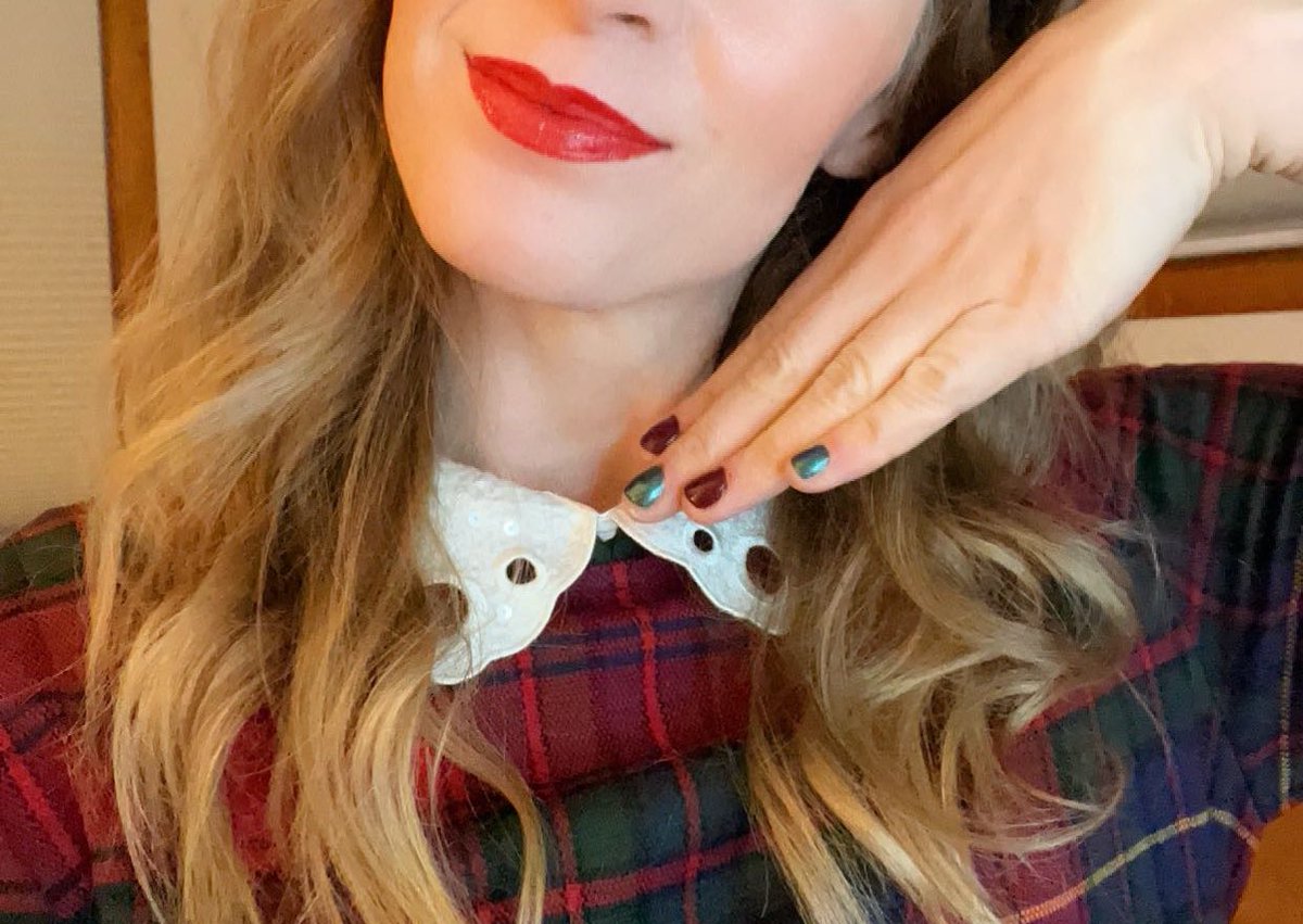 ____alice's tweet photo. She’s giving Christmas✨ https://t.co/uQvhWbMbHL