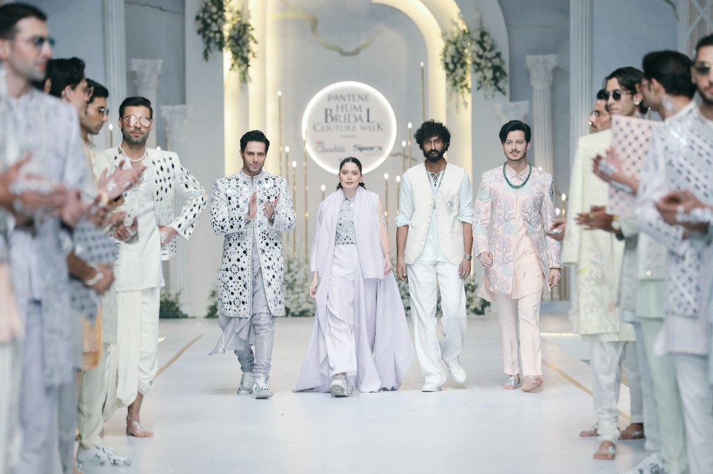 BugsButtons's tweet photo. so i kinda walked the ramp at HUM Bridal Couture Week Day 01 👉🏼👈🏼 https://t.co/9RSphHLT9c