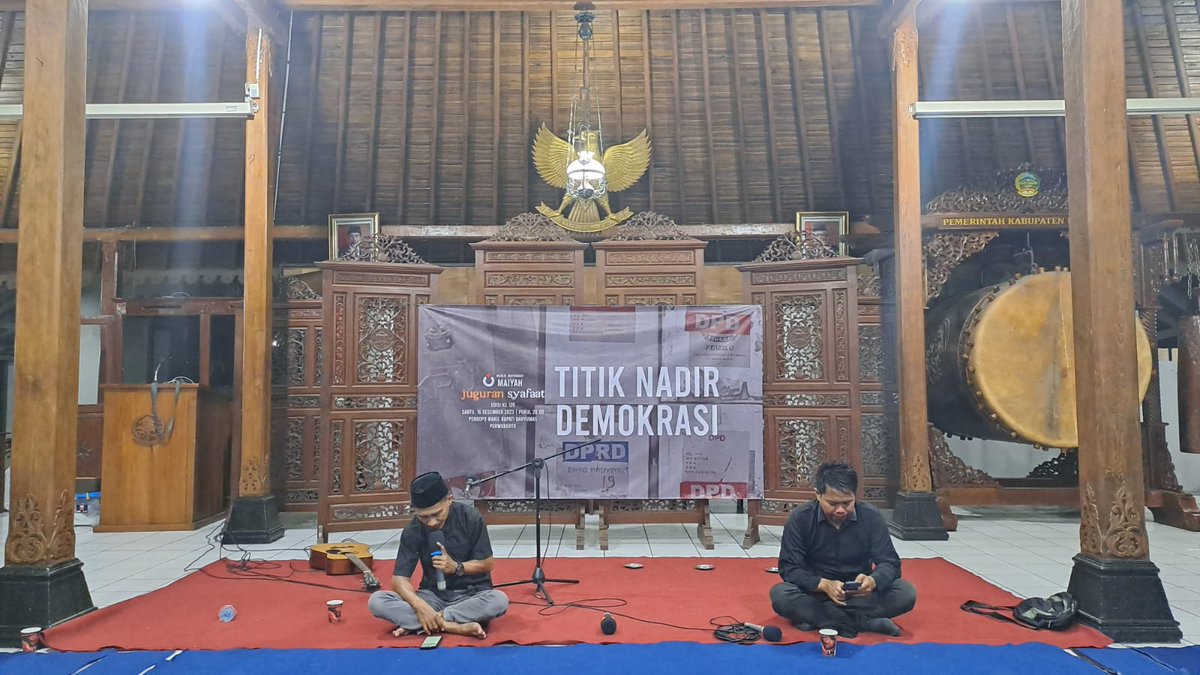 JuguranSyafaat's tweet photo. Juguran Syafaat edisi Desember 2023: TITIK NADIR DEMOKRASI diawali dengan tawashshul dan pembacaan Q.S Al-Kahf. #JSDes https://t.co/9FR4Ag0did