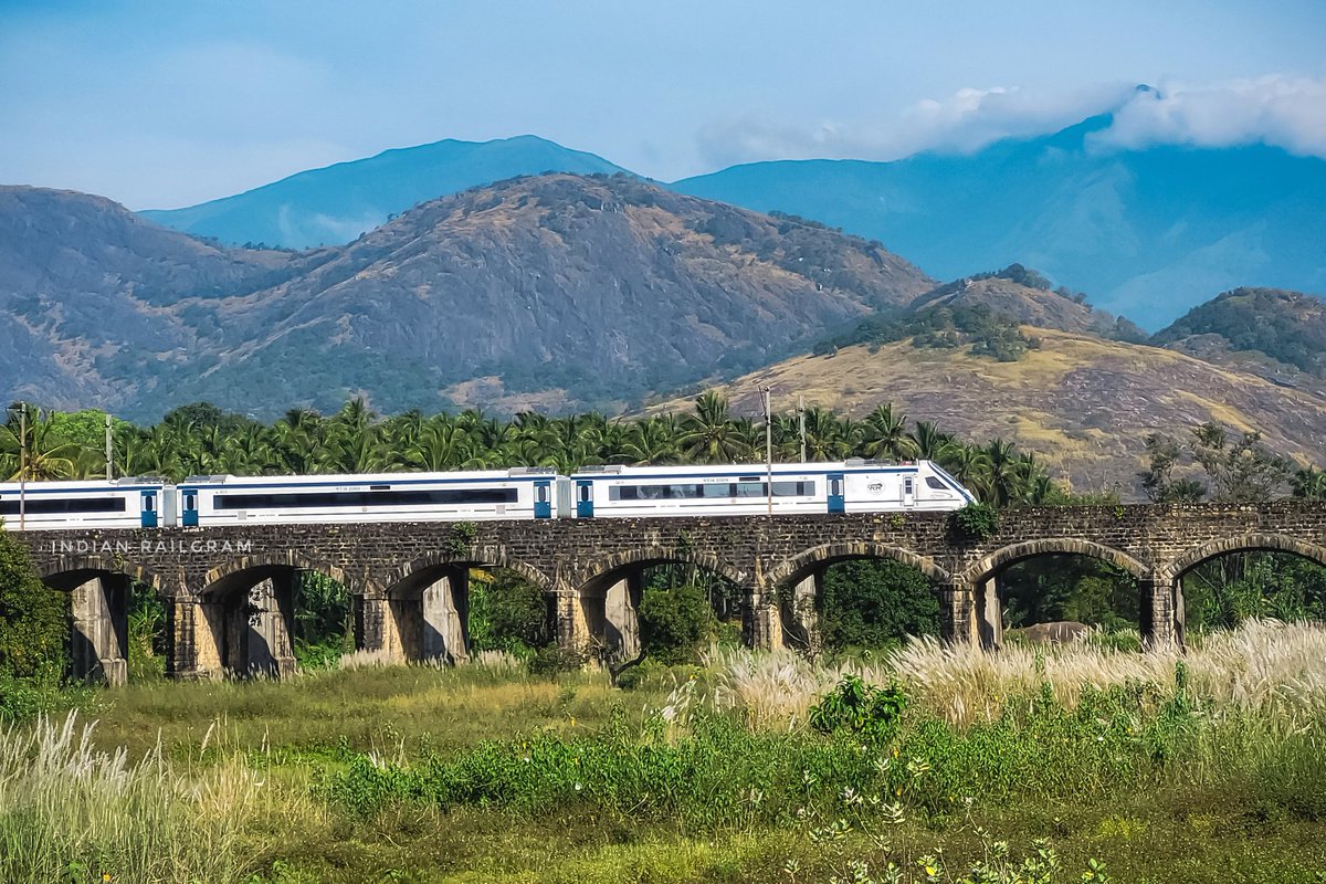 Indianrailgram's tweet photo. Vande Bharat Sabari Special Express crossing Beautiful Kottekad Bridge with Western Ghats backdrop 🤩
@GMSRailway @DRMPalghat @RailMinIndia @AshwiniVaishnaw https://t.co/2gbcPf2YqR