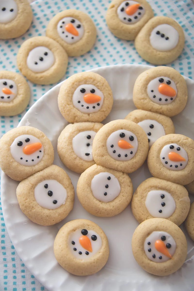 Perfect for holiday gatherings, these irresistible snowman-shaped cookies will add a touch of magic to your seasonal celebrations. ⛄️ ❄️ 🎄 wp.me/p4Mio9-3iU #KateWoodson #classiccookies #cookies #snowmancookies #christmascookies #christmasbaking