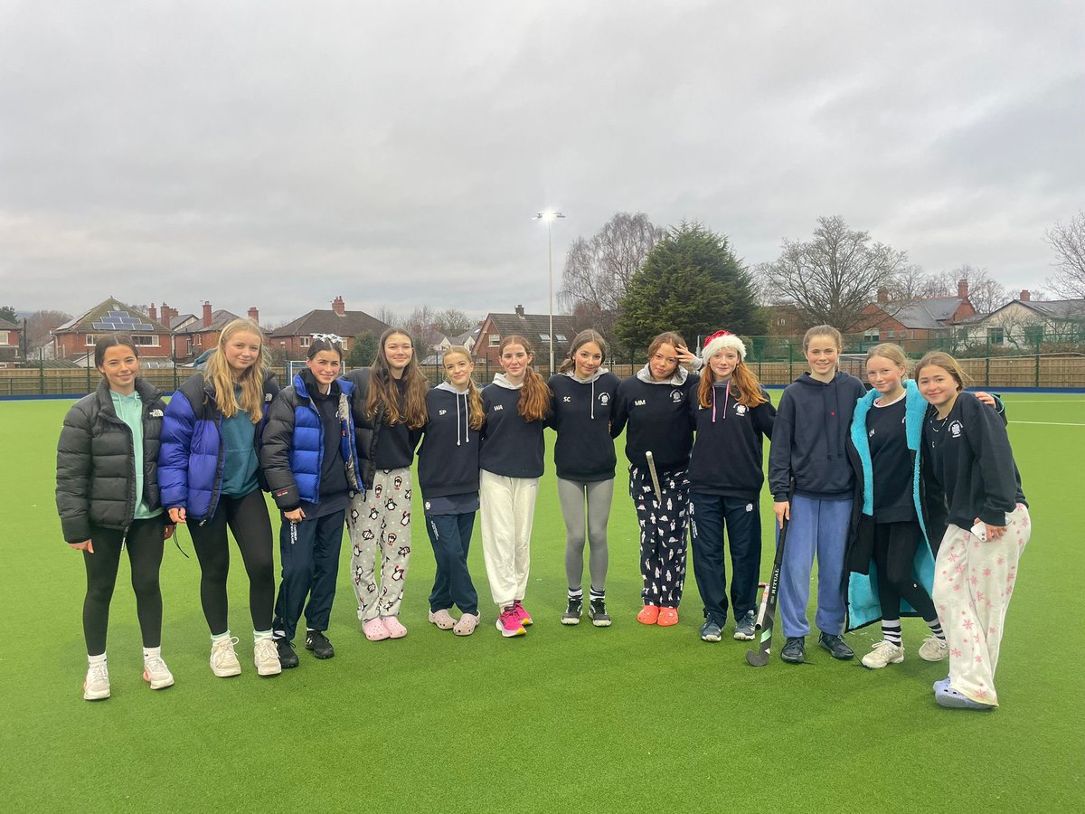 MCB_girlshockey's tweet image. Thanks to all the girls who helped at the Christmas tournament this morning #madetolead