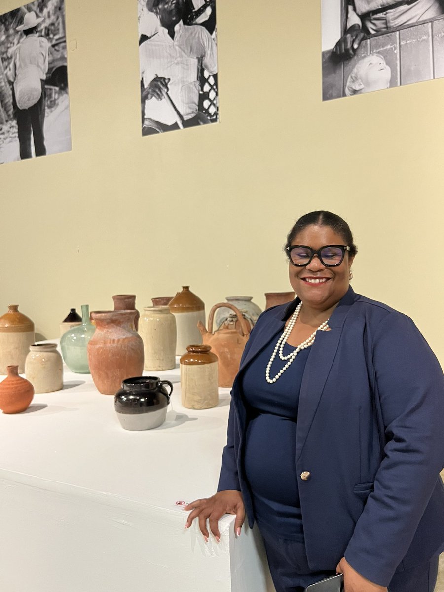 JaneOwenCayman's tweet photo. Wonderful to see the new Cayman Collection opened yesterday in West Bay. Enjoyed seeing some expert weaving skills and admiring pots- some 400 years old! https://t.co/0kbAHmQA0L