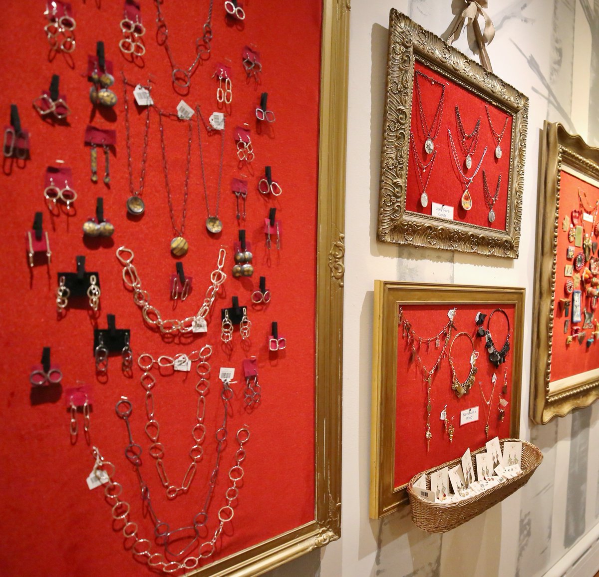 If you have not made your way to Woodmere’s WINTER WONDER SHOP…what are you waiting for?? With one-of-a-kind items from Philadelphia artists, makers, and creators, you will surely find something for everyone on your gift list.🎁