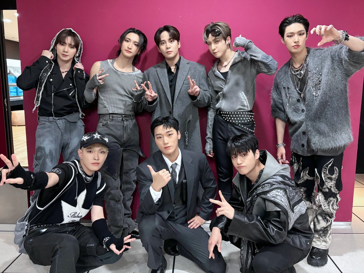 ATEEZofficial's tweet photo. [📷] TODAY ATEEZ
⠀
무채색인 줄만 알았던 겨울 세상을
다채로운 색으로 물들게 해주는 서로를 향한 마음,
함께라는 단어가 더할 나위 없이 소중해지는 이 순간🌠
⠀
#TODAY_ATEEZ #ATEEZ #에이티즈
#WILL #미친폼 #Crazy_Form https://t.co/exwSANQuVH