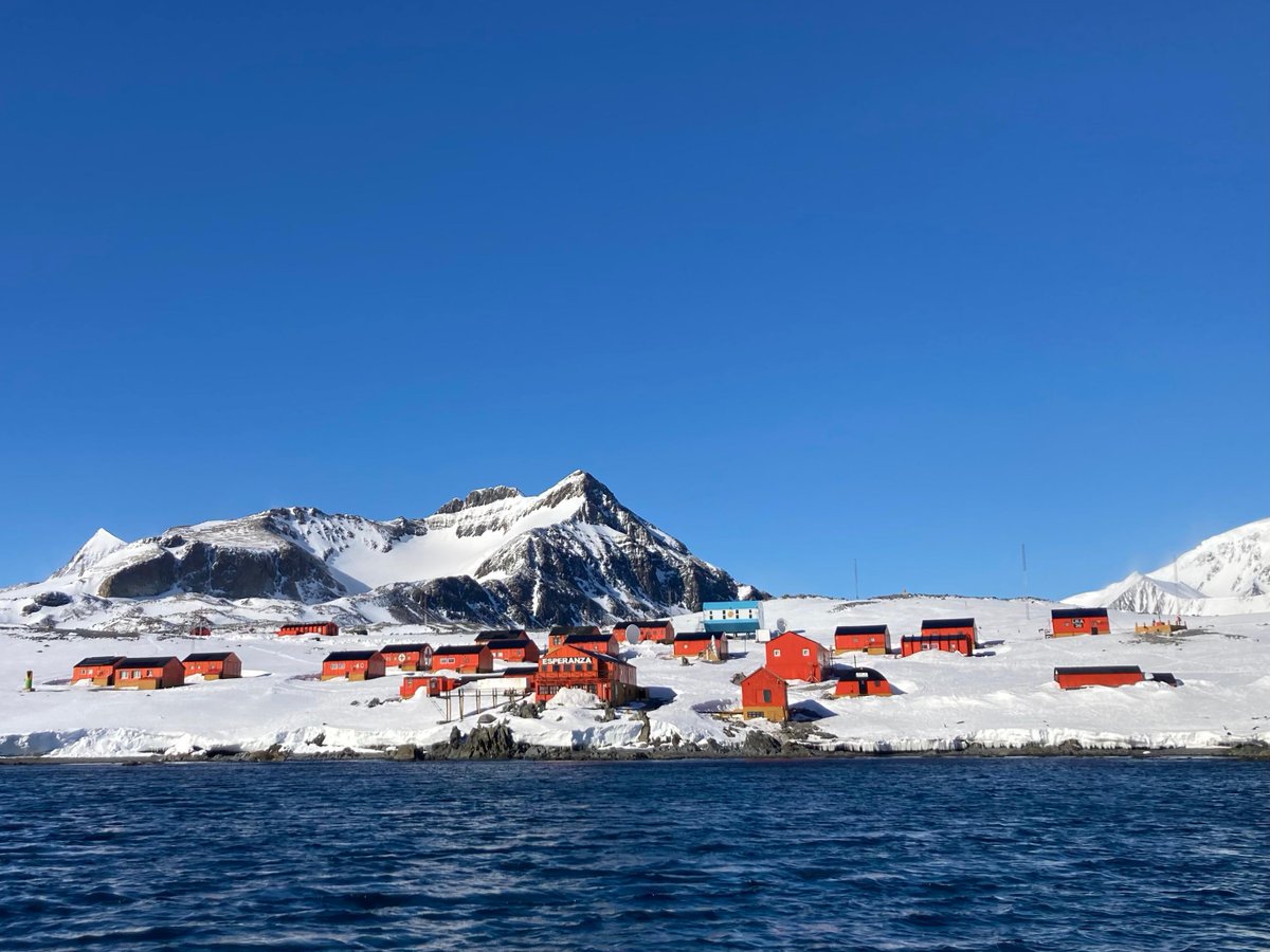 Our passengers had a great time during a Zodiac cruise at Esperanza Base. #Antarctica

Research topics studied at Esperanza include glaciology, seismology, and biology, among others.

📷 by Joshua Peck