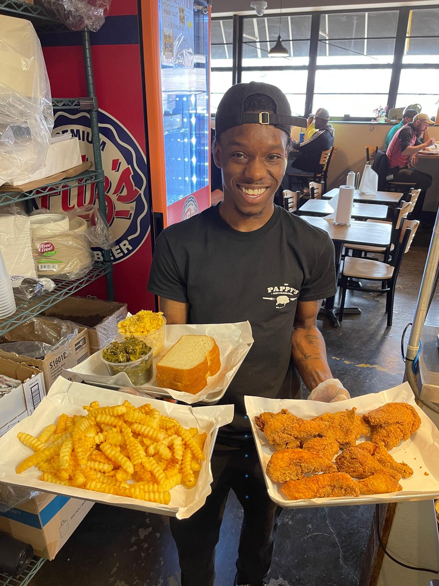 Grab your family and friends and head to Southern today for a Family Meal Deal. 🐓🔥😋 #weekend #stlsouthern #friedchicken #nashvillehotchicken #stleats #eatlocal #stlfoodie #explorestlouis #stlcatering #catering