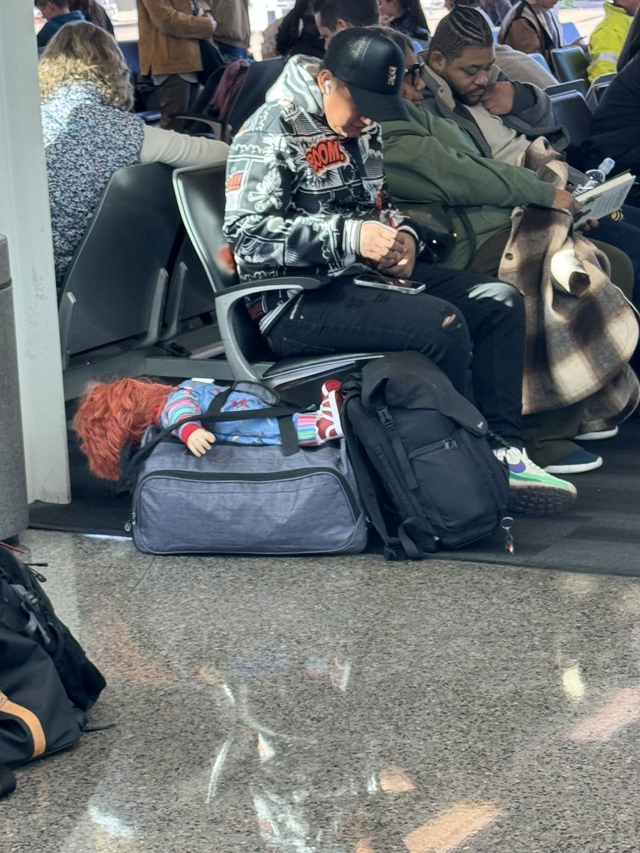 Kinda bummed they weren’t on my flight. I’d like to see how that goes down.

#chucky #chuckyonaplane