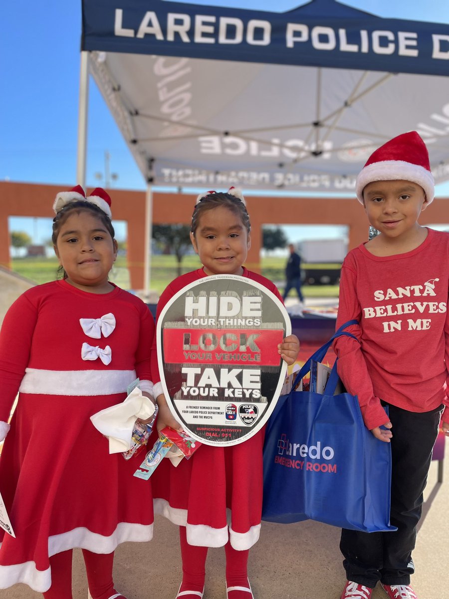 LaredoATTF's tweet photo. Participating at this year’s Blue Santa 🎁 distribution. Sharing valuable information with these cuties &amp; their families. 

#TisTheSeason #BlueSanta #ChristmasCheer 🎄#CrimePrevention #LockTakeHide https://t.co/gTWoDhaev7