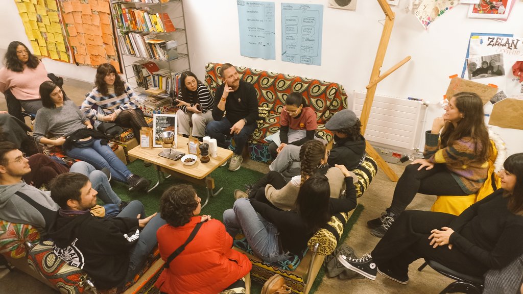 wiki_toki's tweet photo. Orain #wikitoki|n #gauirekia
☕☕☕☕☕☕
TALLER: TINTEAR, la toma del café como un acto de intercambio intercultural y de activismo comunitario
Antolatzailea: Asoc. Nueva Ciudadania
Eskerrik asko a las parceras💕 https://t.co/y4WyomqQaY