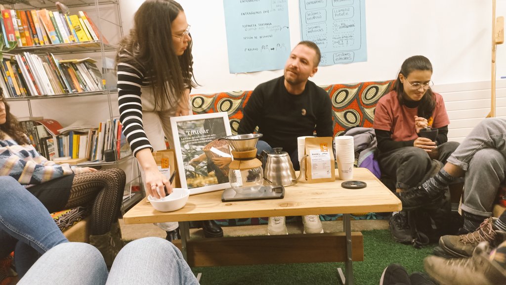 wiki_toki's tweet photo. Orain #wikitoki|n #gauirekia
☕☕☕☕☕☕
TALLER: TINTEAR, la toma del café como un acto de intercambio intercultural y de activismo comunitario
Antolatzailea: Asoc. Nueva Ciudadania
Eskerrik asko a las parceras💕 https://t.co/y4WyomqQaY